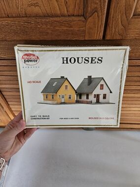 Model Power HO Scale Houses Kit - Factory Sealed